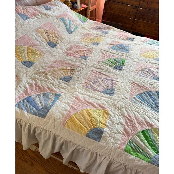 Vintage Grandmother's Fan Quilt Handmade Handstitched Beautiful Pastel Cottage - Picture 12 of 16